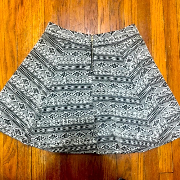 COPY - H&M Skirt Medium Unique Print - Picture 4 of 5
